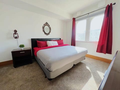 3BR King Bed Chamber Apartment at The Grand Castle Condominio in Grandville