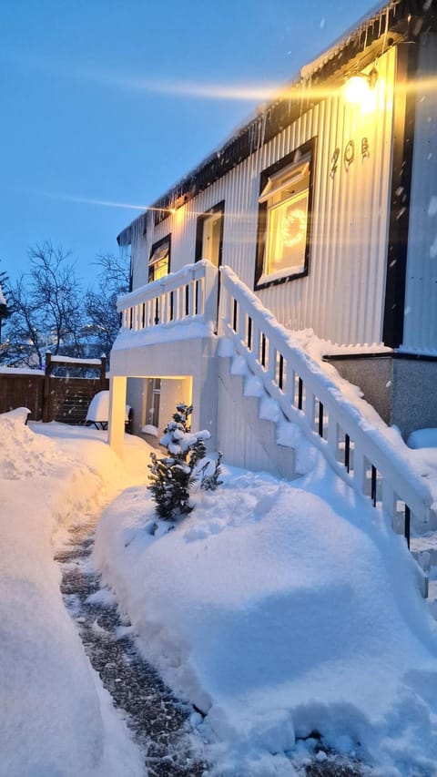 Property building, Winter, Balcony/Terrace