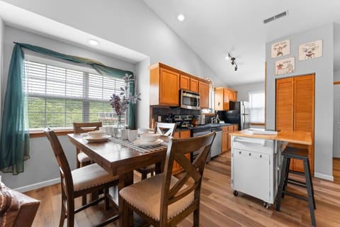 Dining area, kitchen