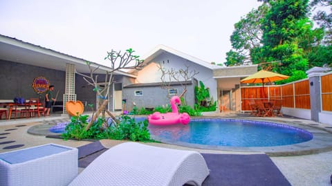 Patio, Pool view, Swimming pool, sunbed