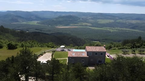 Nearby landmark, Bird's eye view