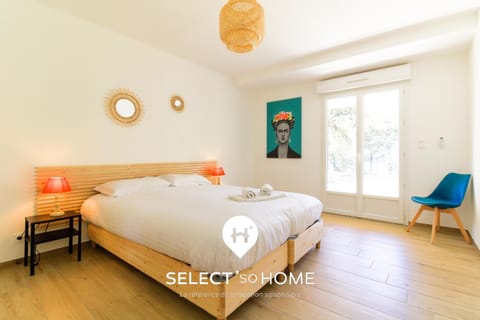 Bed, Photo of the whole room, Bedroom