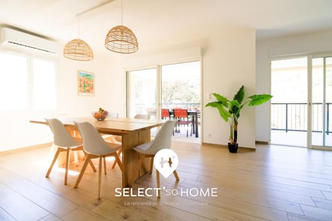 Living room, Seating area, Dining area, air conditioner