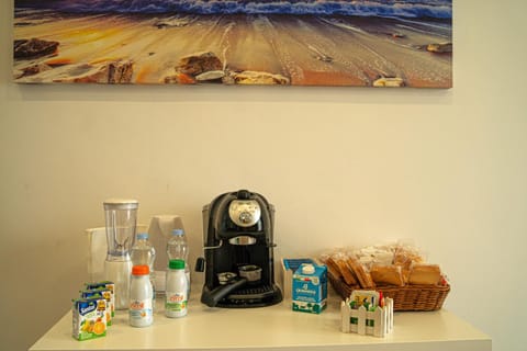 Coffee/tea facilities, Kitchen or kitchenette, Food and drinks, Food, toaster