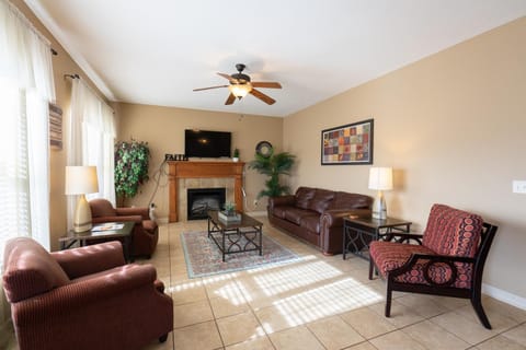 4BR Walk-in - Pool Table - Hot Tub - Fire Pit - FREE TICKETS INCLUDED - DV164 Appartement in Branson