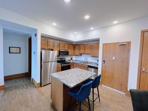 Kitchen or kitchenette, Dining area, dishwasher, pet friendly, stove