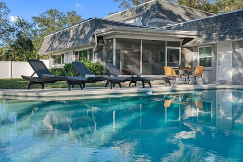 Stunning Home W/ Heated Salt Pool in Clearwater House in Largo