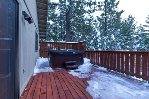 Modern 3BR Tahoe Cabin with Hot Tub Casa in Tahoe City
