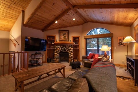 Modern 3BR Tahoe Cabin with Hot Tub Casa in Tahoe City