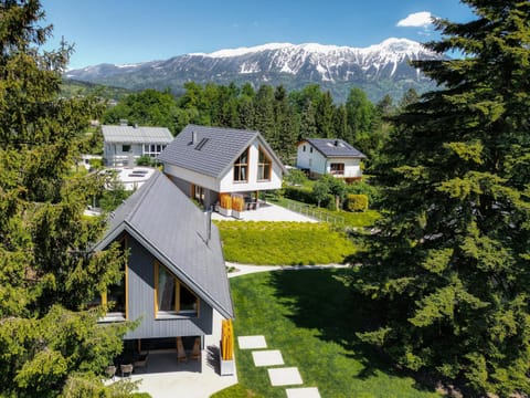 Property building, Day, Natural landscape, Garden, Mountain view