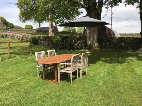 1 Bed Charming Peak District Cottage Barn Near Alton Towers, Polar Bears, Chatsworth House House in Staffordshire Moorlands District