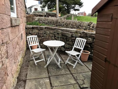 1 Bed Charming Peak District Cottage Barn Near Alton Towers, Polar Bears, Chatsworth House House in Staffordshire Moorlands District