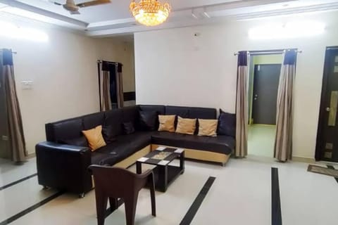 9 BHK Entire Building in KPHB with Free Parking Condominio in Hyderabad