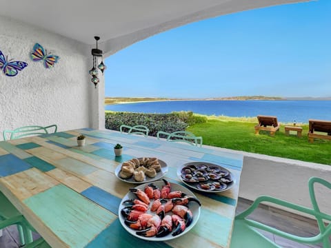 Patio, Natural landscape, View (from property/room), Balcony/Terrace, Food and drinks, Dining area, Food, Sea view