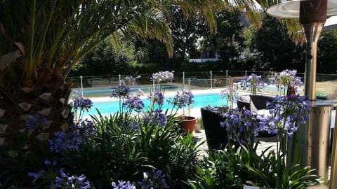 maison de plain pied a 1 km de la mer , avec piscine securisée House in Fouesnant