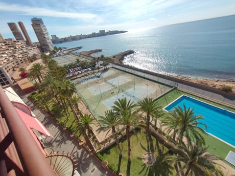 Very lightful apartment. Incredible sea views. Big terrace, Swimming pool. AC. Very close to Alicante city center. Apartment in Alicante