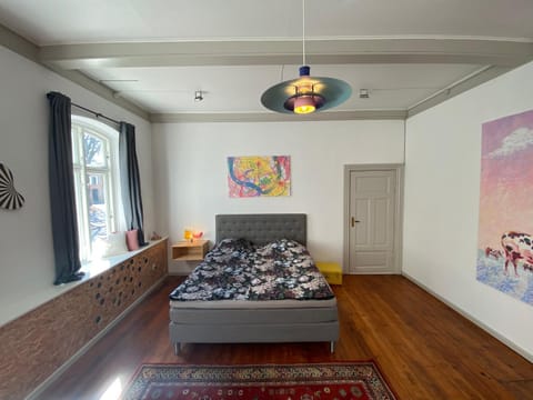 Bed, Living room
