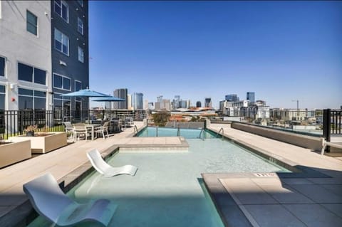 The Hendrix Nashville W/Pool & Free Parking Condo in The Gulch