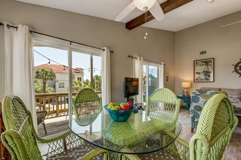 Beach Vacation Walk to Dining&Shopping-3 Units Casa in Tybee Island