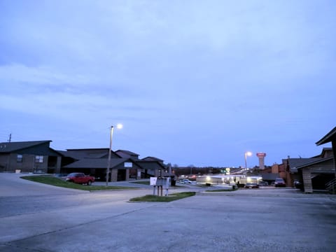 Golden Sunflower's Apt A Apartment in Lawton