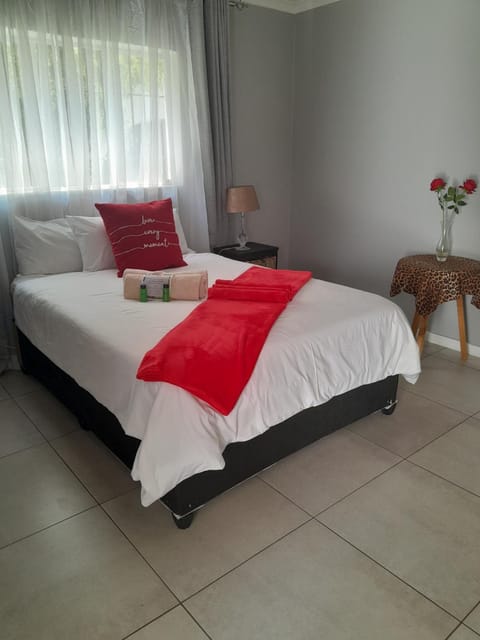 KLOOFIES GUESTHOUSE Bed and Breakfast in Roodepoort