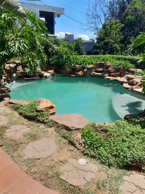 KLOOFIES GUESTHOUSE Bed and Breakfast in Roodepoort