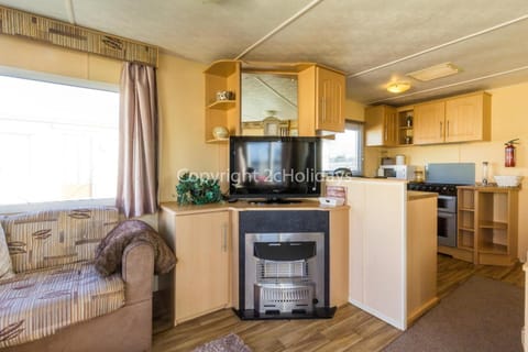 8 Berth Caravan For Hire By The Beautiful Beach In Heacham, Norfolk Ref 21055a Campground/ 
RV Resort in Heacham