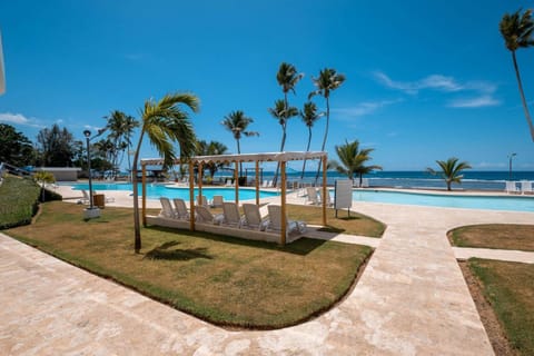 Escape To Paradise Beachfront 2br beach Apartment in Juan Dolio