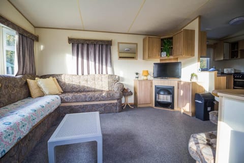 Great 8 Berth Caravan For A Staycation In Clacton-on-sea Ref 26436e Campground/ 
RV Resort in Clacton-on-Sea