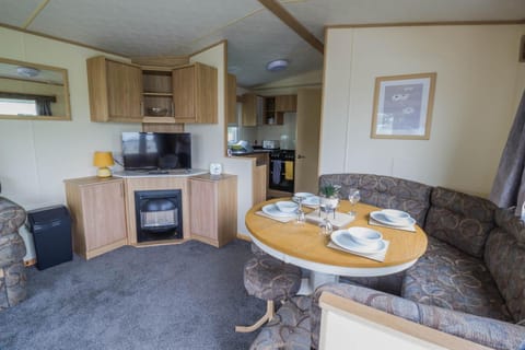 Great 8 Berth Caravan For A Staycation In Clacton-on-sea Ref 26436e Campground/ 
RV Resort in Clacton-on-Sea