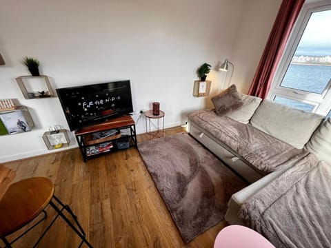 Two bedroom apartment in Barry-close to beach Wohnung in Barry