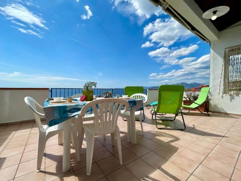 Day, Natural landscape, View (from property/room), Balcony/Terrace, Dining area, Sea view