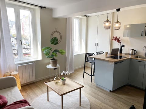 Kitchen or kitchenette, Living room