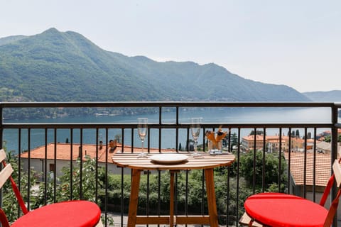 Natural landscape, Balcony/Terrace, Dining area, Lake view, Mountain view