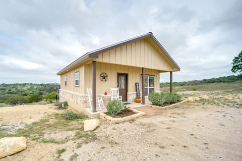 Center Point Countryside Cottage with Deck, Grill! Casa in Center Point