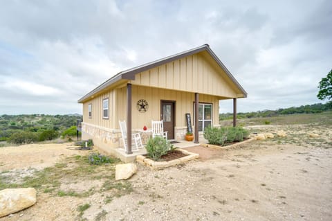 Center Point Countryside Cottage with Deck, Grill! House in Center Point