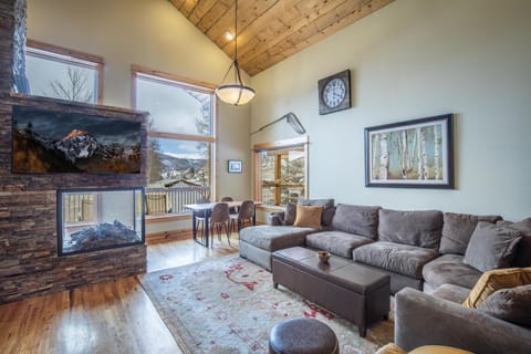 401 Capital Ave Maison in Creede