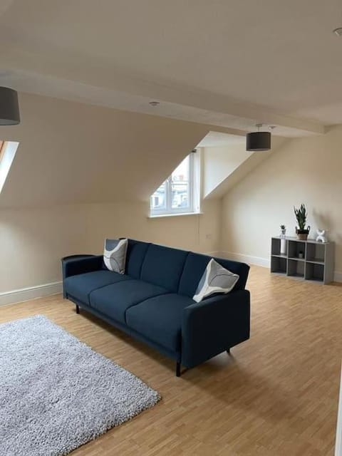 Swindon City Center 2bed apartment with Parking and WiFi Apartment in Swindon