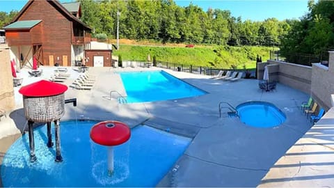 New Majestic 5 Star Amazing View, Pool, Hot Tub! House in Sevierville