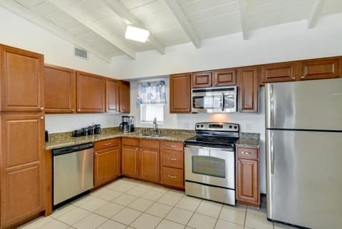 Ormond Beach Vacation Rental - Walk to Ocean! House in Ormond By The Sea
