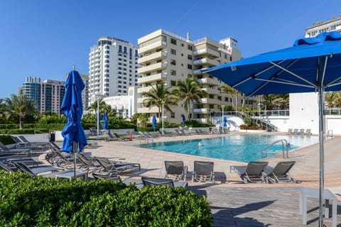 Decoplage Paradise - Main Home Condo in Flamingo Lummus