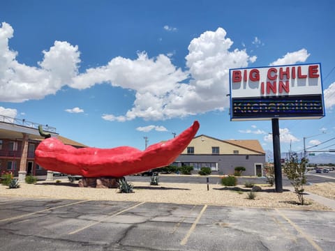 Big Chile Inn & Suites Hotel in Las Cruces