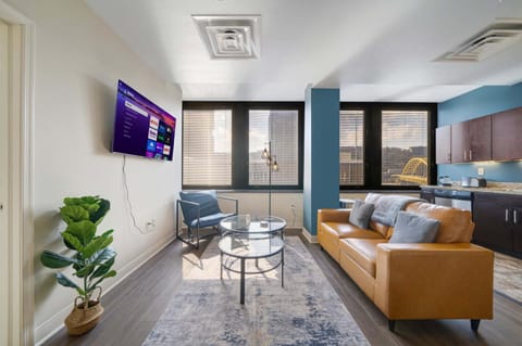 TV and multimedia, View (from property/room), Kitchen or kitchenette, Living room, Seating area, City view, kitchen, air conditioner