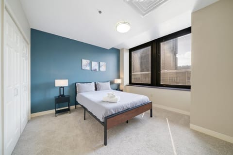 Bed, Photo of the whole room, Bedroom, towels