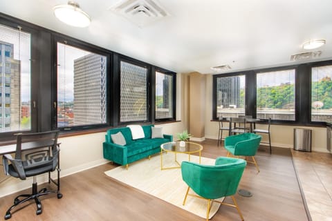 View (from property/room), Living room, Seating area, Dining area, City view