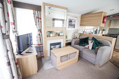 Beautiful 8 Berth Caravan For Hire At Seashore Haven Park In Norfolk Ref 22039c Campground/ 
RV Resort in Caister-on-Sea