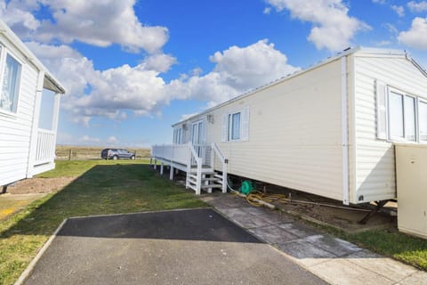 6 Berth Caravan For Hire With Sea Views At Haven Seashore Ref 22087a Campground/ 
RV Resort in Caister-on-Sea