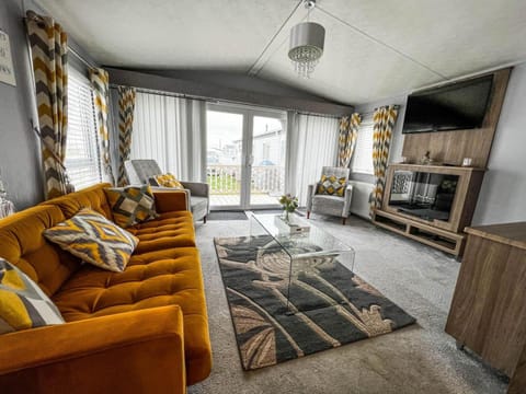 Beautiful Caravan At Seaview Holiday Park In Kent Ref 47028pb Campground/ 
RV Resort in Whitstable