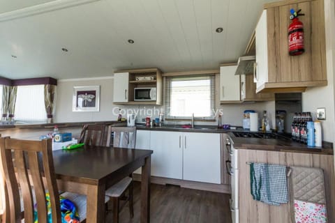Superb 8 Berth Dog Friendly Caravan At Haven Caister In Norfolk Ref 30009d Terrain de camping /
station de camping-car in Caister-on-Sea