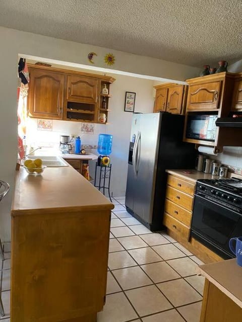 Kitchen or kitchenette, pet friendly, stove